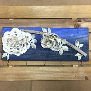 Vintage Style Seashell Rose Wooden Jewelry Hanger